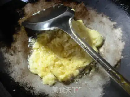Make Scorch egg fried rice step 3