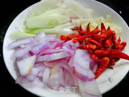 Make Spicy shrimp from a dry pot step 2