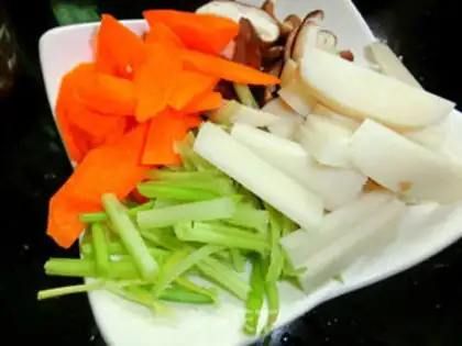 Make Spicy shrimp from a dry pot step 3