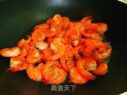 Make Spicy shrimp from a dry pot step 7