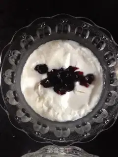 Make Fruit yogurt step 1