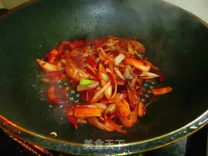 Make Spicy shrimp from a dry pot step 12