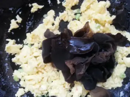 Make Autumn black-mucked eggs step 5