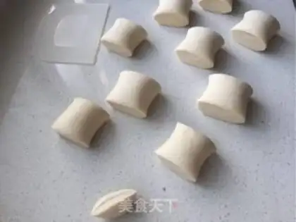Make A hand knife to cut white buns step 7