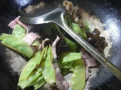 Make Five flowers, black wood, lentils step 3
