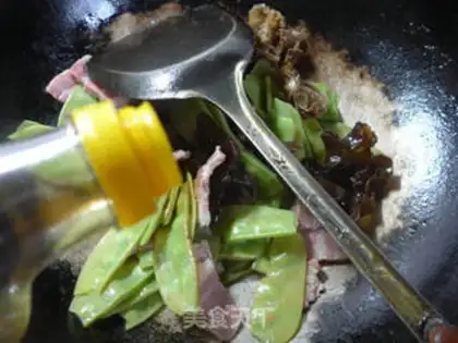Make Five flowers, black wood, lentils step 4
