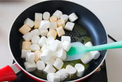 Make Cow Rolling Sugar step 3