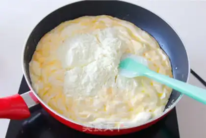 Make Cow Rolling Sugar step 4
