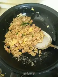 Make Soy ham and egg fried rice step 4