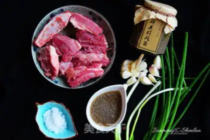 Make Crawling shrimp sauce and steaming ribs step 0
