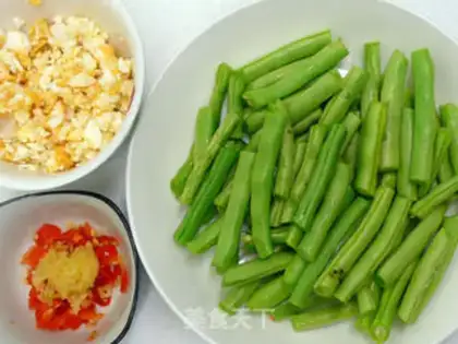 Make The salty eggs and the beans step 0