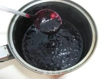 Make Homemade blueberry sauce step 4