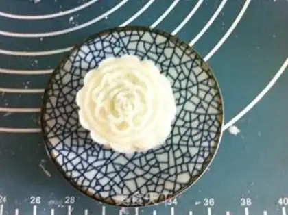 Make Rose pine inn cake step 15