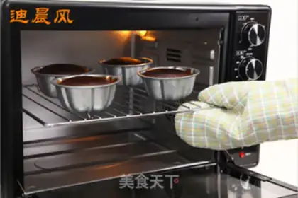 Make Melvin chocolate cake step 9