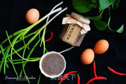 Make Crawling shrimp sauce and eggs step 0