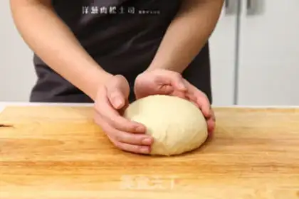 Make Onion pine toast step 1