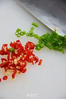 Make Crawling shrimp sauce and eggs step 1