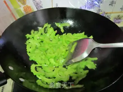 Make Garlic bitter melon step 2