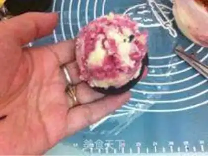 Make Cookie sandwich ice cream step 3