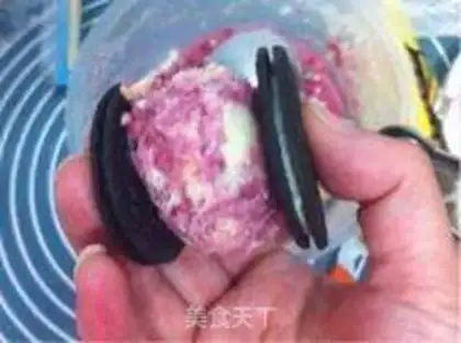 Make Cookie sandwich ice cream step 4