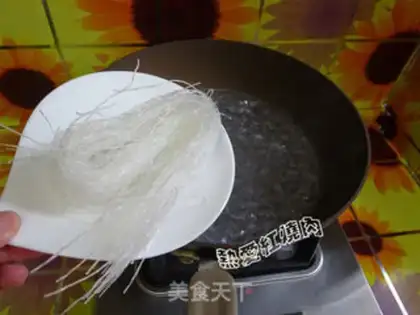 Make A fan of doll food step 1