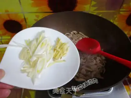 Make A fan of doll food step 5