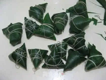 Make Corn leaves and red dates step 8
