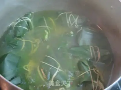Make Corn leaves and red dates step 10