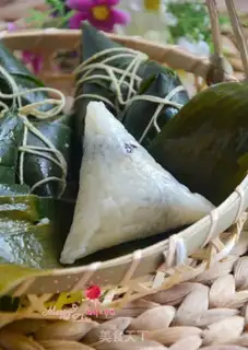 Make Corn leaves and red dates step 12