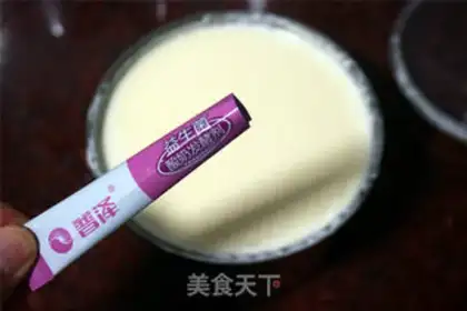 Make Pink yogurt birthday cake step 0