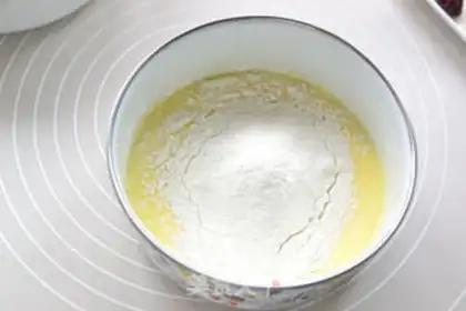 Make Cranberry yogurt cake step 3