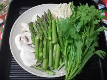Make When seafood is burning iron and vegetables step 4