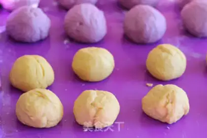 Make Little flower buns step 0