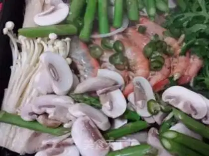 Make When seafood is burning iron and vegetables step 7