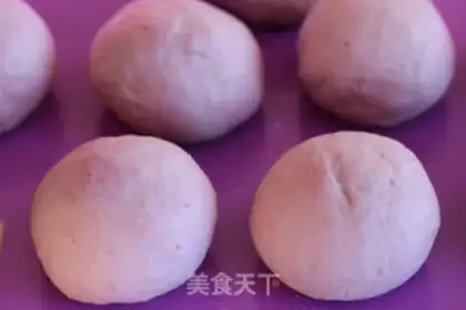 Make Little flower buns step 2