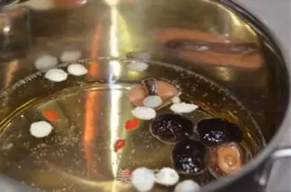 Make Pumpkin-poppy fungus-smuggle soup step 1