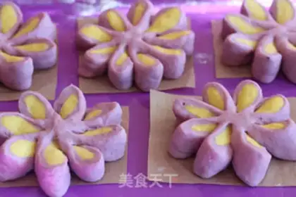 Make Little flower buns step 4