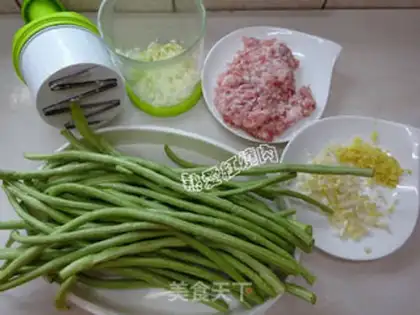 Make The meat and the beans step 1