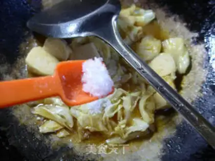 Make Curry ink fishball cabbage step 7