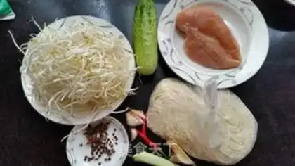 Make Spicy chicken noodles step 0
