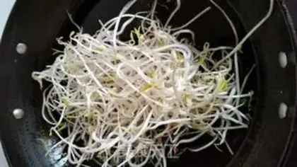 Make Spicy chicken noodles step 4