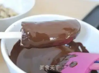 Make Cracker chocolate banana popsicle step 3