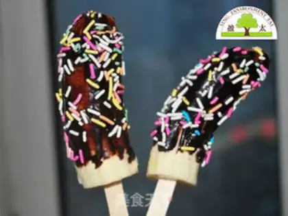 Make Cracker chocolate banana popsicle step 6