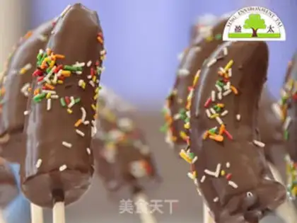 Make Cracker chocolate banana popsicle step 7