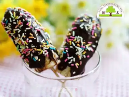 Make Cracker chocolate banana popsicle step 8