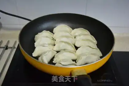 Make Eggskin dumplings step 3