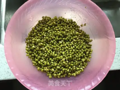 Make Fresh green bean saloon step 0
