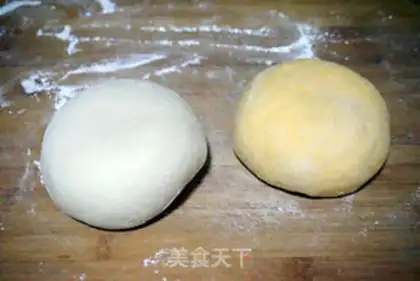 Make Spiral double-coloured buns step 2