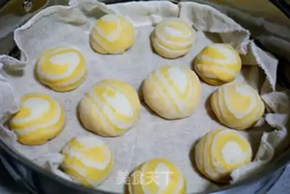 Make Spiral double-coloured buns step 6