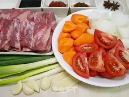 Make Roasted tomato beef noodles step 0